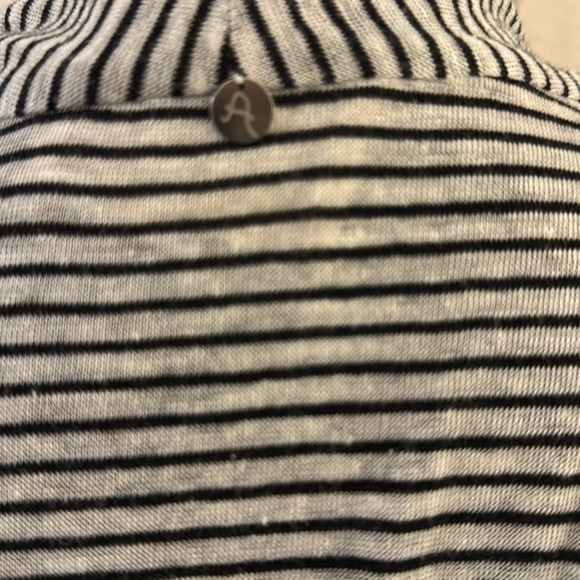 Alice+Olivia sweater size medium - Picture 5 of 7